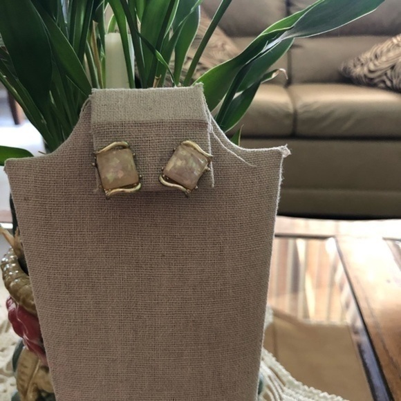 Vintage Clip On Earrings - Picture 3 of 3